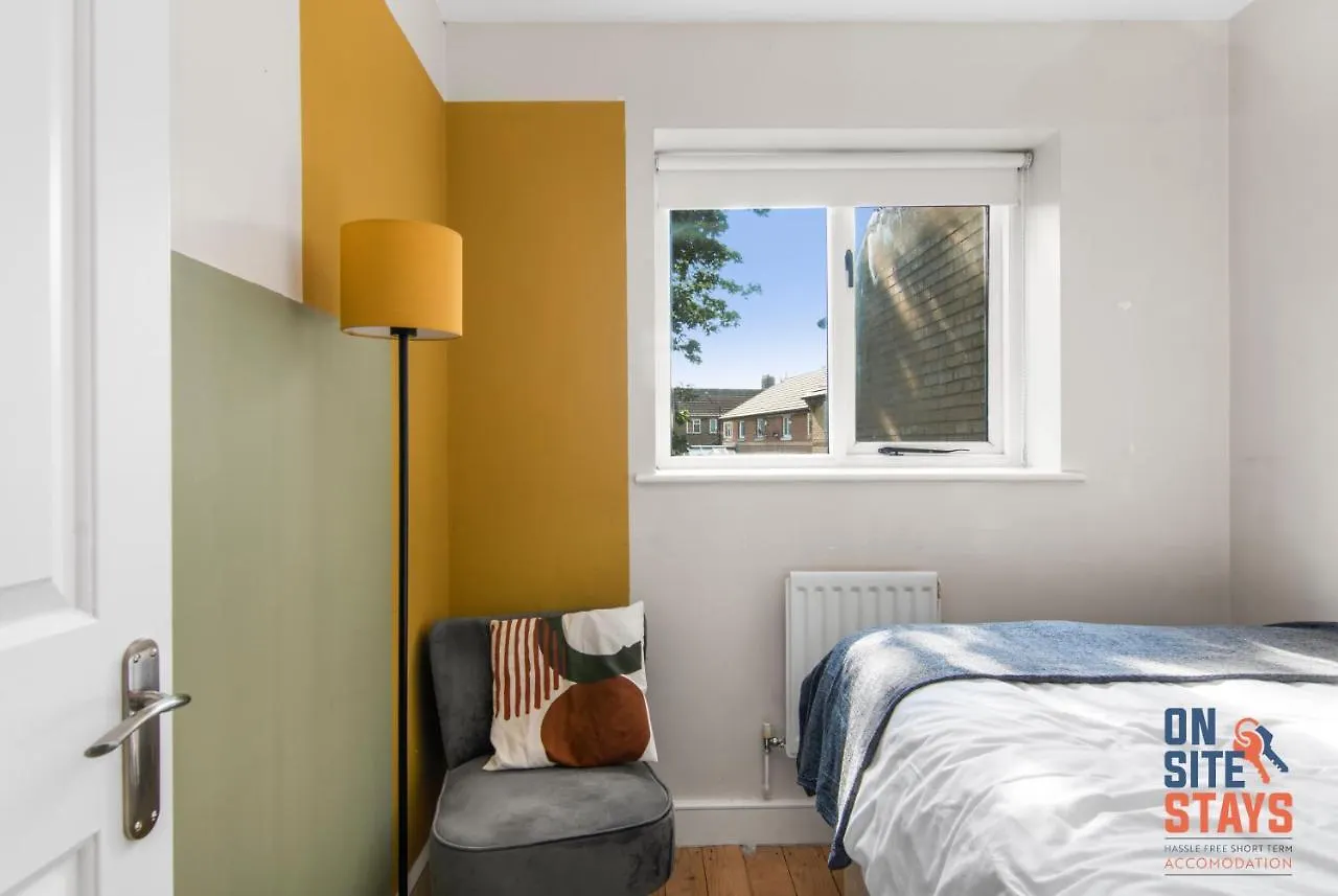Onsitestays - Early Check In August - Modern 3 Bed House, 2 X Parking, Garden, Wifi & Dishwasher Bromley