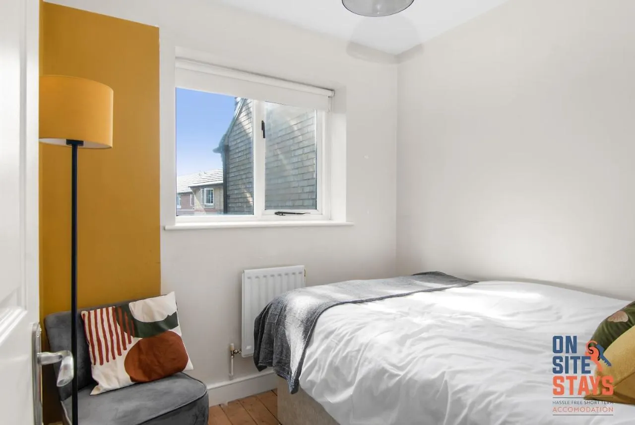 Apartment Onsitestays - Early Check In August - Modern 3 Bed House, 2 X Parking, Garden, Wifi & Dishwasher Bromley United Kingdom