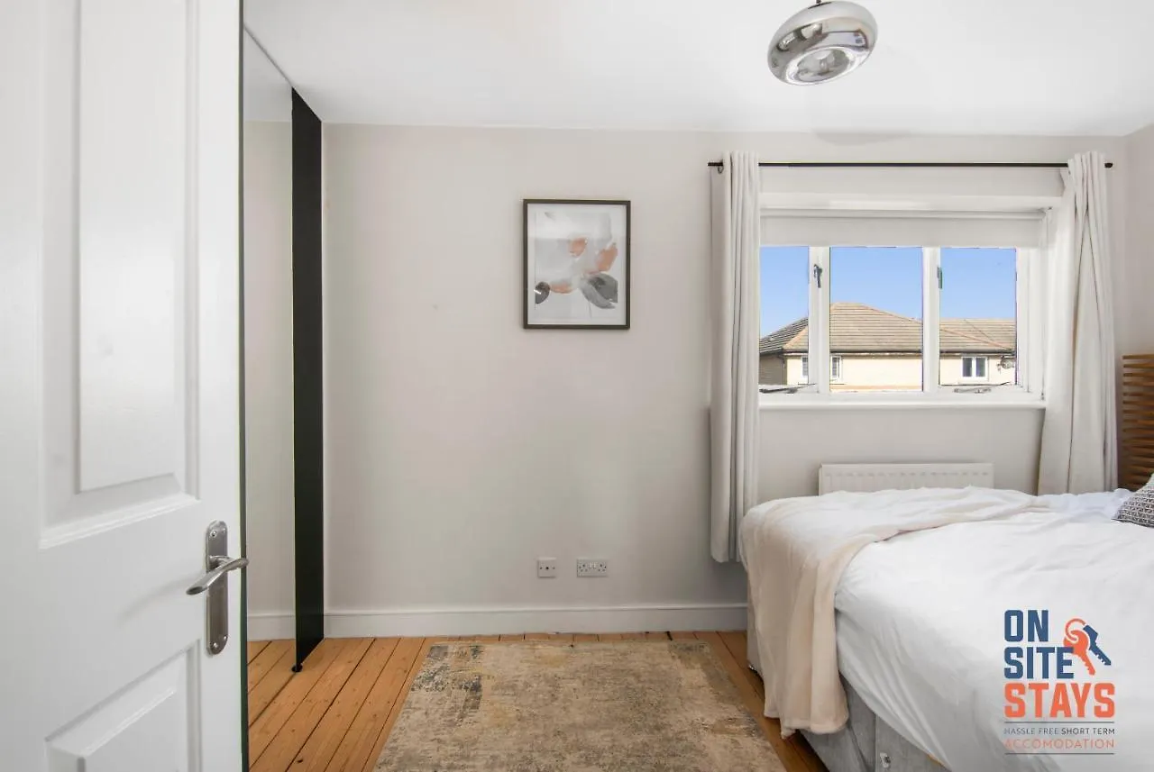 Onsitestays - Early Check In August - Modern 3 Bed House, 2 X Parking, Garden, Wifi & Dishwasher Bromley United Kingdom