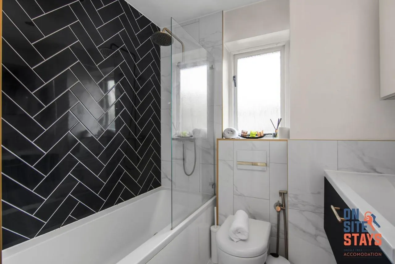 Apartment Onsitestays - Early Check In August - Modern 3 Bed House, 2 X Parking, Garden, Wifi & Dishwasher Bromley