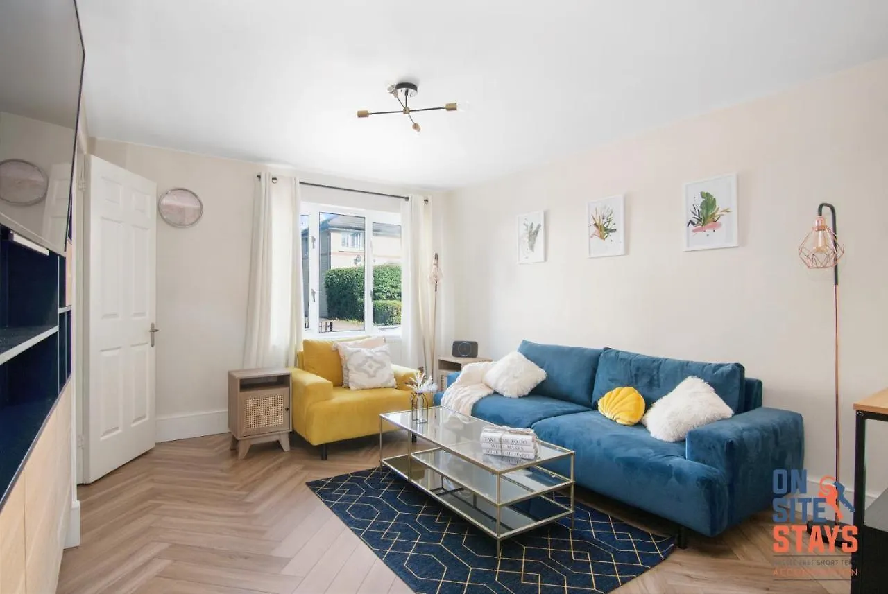Onsitestays - Early Check In August - Modern 3 Bed House, 2 X Parking, Garden, Wifi & Dishwasher Bromley
