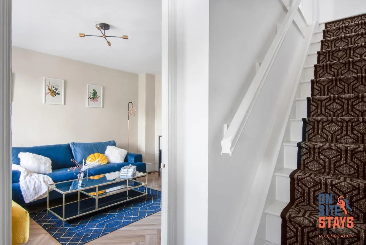 Onsitestays - Early Check In August - Modern 3 Bed House, 2 X Parking, Garden, Wifi & Dishwasher Bromley Apartment