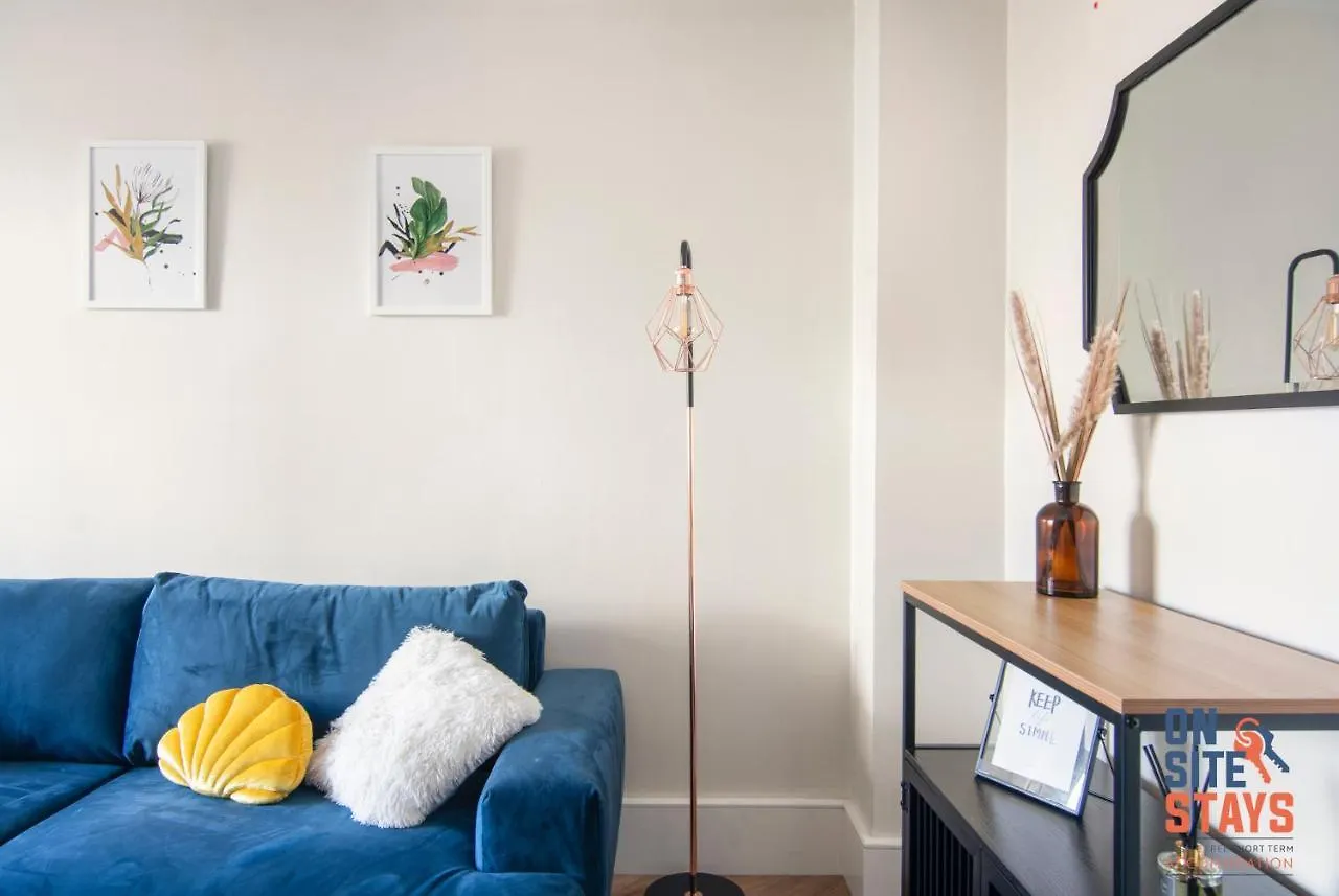 Onsitestays - Early Check In August - Modern 3 Bed House, 2 X Parking, Garden, Wifi & Dishwasher Bromley
