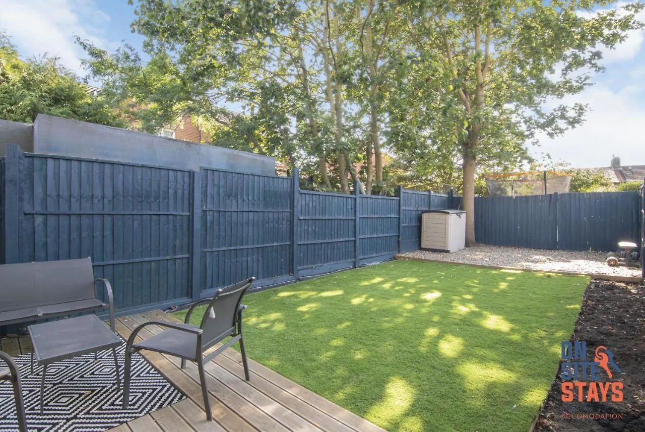 Apartment Onsitestays - Early Check In August - Modern 3 Bed House, 2 X Parking, Garden, Wifi & Dishwasher Bromley